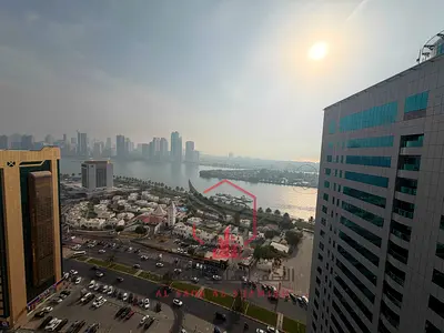 بنتهاوس فاخر بمساحات واسعة وإطلالات بحرية مع باركن وتكيف مجاني