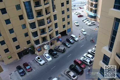 شقة غرفة وصالة للإيجار | شرفة وإطلالة مفتوحة | أبراج الخور