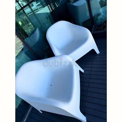 Set of 2 White Outdoor Plastic Lounge Chairs - Good Condition