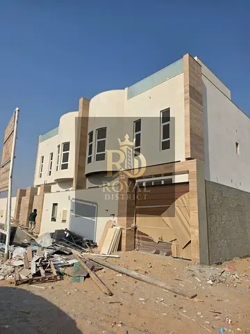 بسعر لقطه فيلا مع تشطيب فاخر في مزيرعه| 5 غرف ماستر | تملك حر للعرب فقط | مساحات واسعة تصميم راقٍ | موقع مميز علي الشارع مباشرة |مثالية للعائلات |