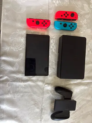 Nintendo Switch console with Joy-Con controllers & dock - Good condition. All accessories expect HDM