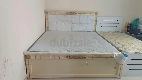 🚨 Urgent Sale 🚨  King Size Bed with Mattress + Almirah for Sale 650 Only