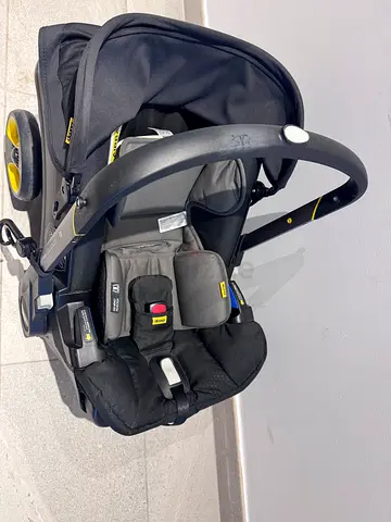Doona 2 in 1 infant car seat & stroller travel system :good condition