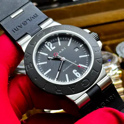This is a Bvlgari Aluminium watch featuring a 40mm case.