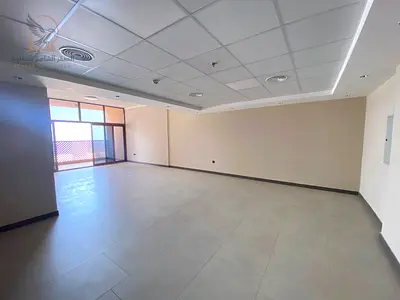 شقه غرفتين وصاله اول ساكن مع غرفة خادمة خزائن ملابس مدمجة باركن مجاني غاز مركزي مجاني مع غرفة غسيل