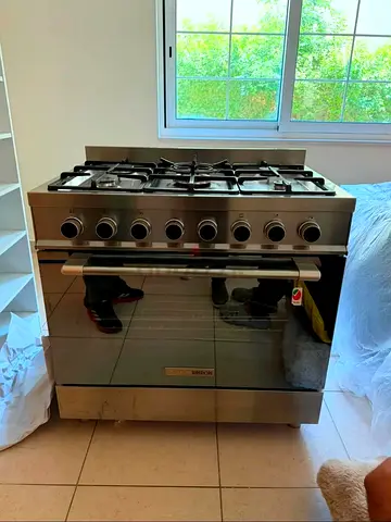 Free delivery Tecnogas superior 5-Burner Gas Range with Large Oven 90 cm - Good Condition