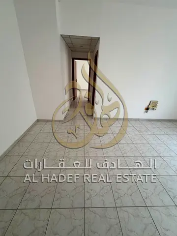 للإيجار – غرفة وصالة في البوطينة | بجوار مركز البوطينة ✨