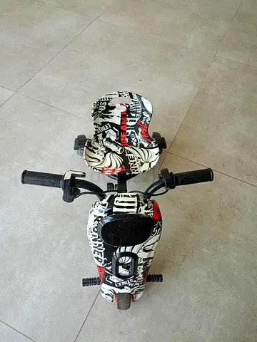 2 x Children's Drifting Scooter Ride-On Toy - Graffiti Design. 1x Large and 1 x Medium Size