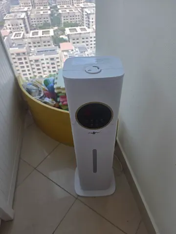 Tall white tower humidifier with touch display - good condition