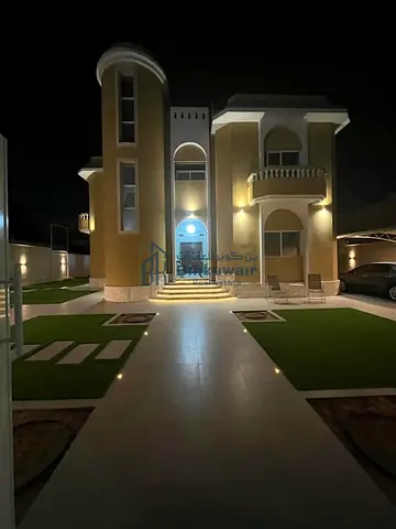 Villa for sale in the Al-Jazat area. It boasts a prime location on a paved road—the second plot from the main road—and is situated close to a mosque a