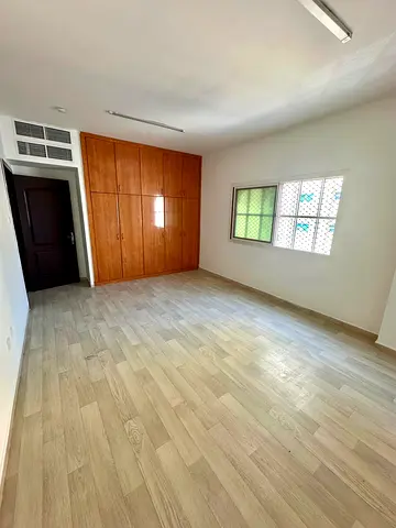 القاسميه  غرفتين وصاله مع غرفه خادمه مساحه ١٢٠ متر رسوم خدمات ٤ الاف خزائن بالحيط بلاكون
