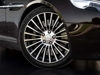 صورة 9 لـ 2017 Aston Martin RAPIDE