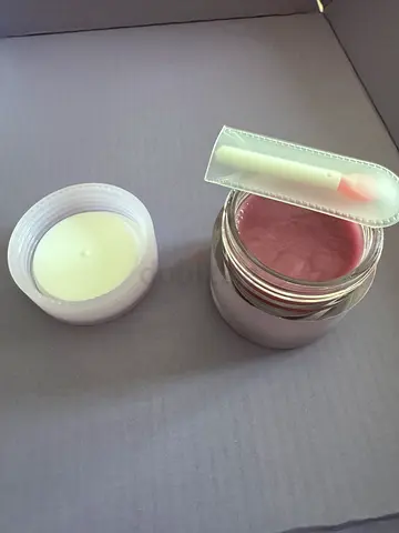 Purple lip sleeping mask