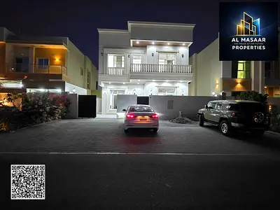 Two floors and a roof, 7 master bedrooms, fully centralized air conditioning, and the price includes the air conditioners.