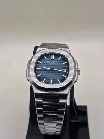 Patek Philippe
Nautilus-Style Automatic Men's watch with Blue Dial