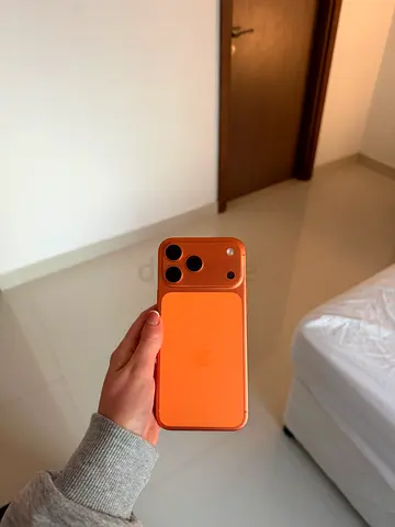 iPhone 17 Pro Max Orange - Orange Apple Case included, Good Condition