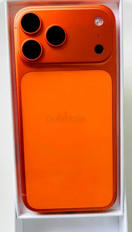 Iphone 17 pro max 256 Orange iPhone with triple camera — good condition, boxed