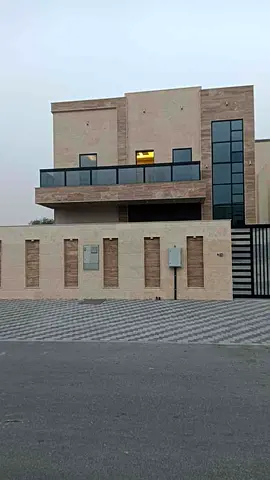 لإيجار   الطابق الأرضي - 1 مجلس 1 غرفة معيشة 1 غرفة تخزين 1 غرفة خادمة 1 مطبخ كبير  الطابق الأول - 3 غرف نوم كبيرة ملحق بها حمام مساحة لمطبخ صغير  95000 درهم إماراتي  خطة الدفع: 4 شيكات وديعة التأمين: