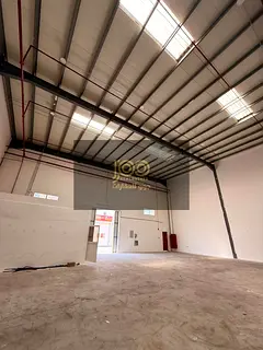 Warehouse in Umm Al Thu'ub, 3700 sq ft, 25 kW electricity, suitable for all activities