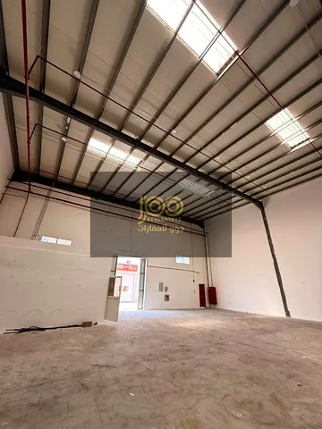 Warehouse in Umm Al Thu'ub, 3700 sq ft, 25 kW electricity, suitable for all activities