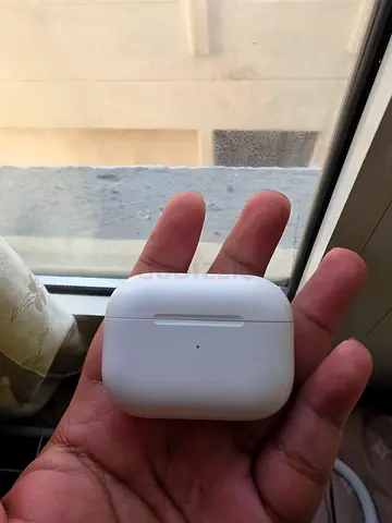 Apple AirPods (2nd gen style) white charging case - good condition