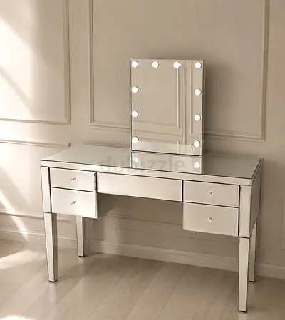 Mirrored Dressing Table with Hollywood Lighted Vanity Mirror