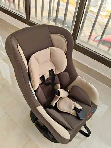 Used adjustable baby car seat (rear/forward facing) - good condition