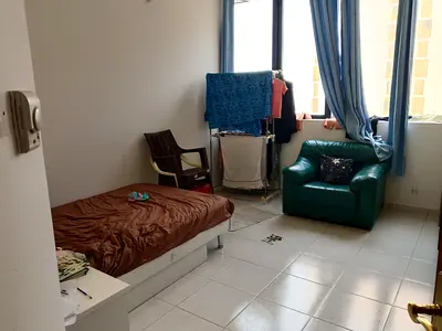 Shared single room available for working women