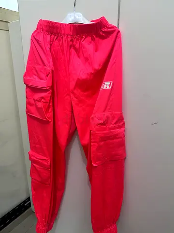 Red cargo jogger pants with multiple pockets - size medium