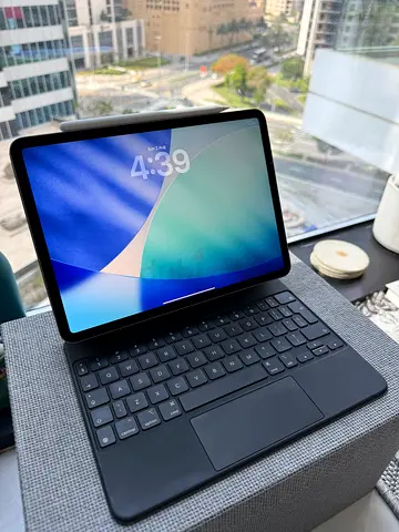 Apple iPad Pro 11” (4th Gen, M2) – 256GB + Apple Pencil + Apple Magic Keyboard