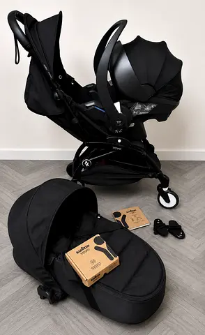 Yoyo 3 stroller complete travel system.Like new