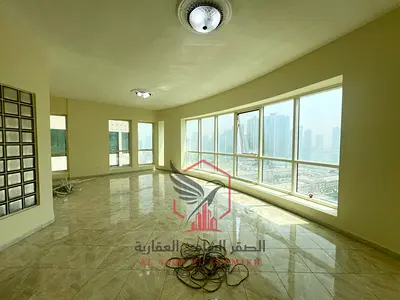 3 غرف وصالة بالمجاز 3، غرفة خادمة ماستر، إطلالة بحرية بانورامية، باركن وتكييف مجاني، جيم ومسبح، 4 حمامات، وصيانة مجانية.
