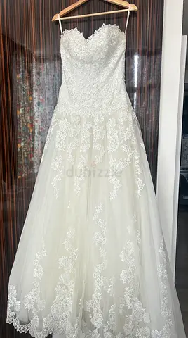 White Lace A-line Wedding Dress with Sweetheart Neckline (Size 38 Europe) San Patrick Wedding Dress.