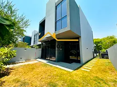 🌲 Corner Unit 3BR Townhouse | Bright & Spacious | Gated Community