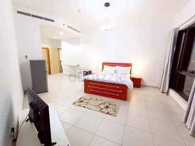VERY SPACIOUS FULLY FURNISHED MASTER ROOM WITH ATTACHED WASHROOM AVAILABLE IN TECOM 5MIN TO DIC MET.