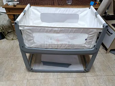 Baby bayby co-sleeper bassinet in white and grey - good condition