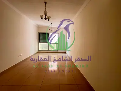 غرفتان وصالة فاخرة للايجار في التعاون على شارع التعاون إطلالات مفتوحة غرفة ماستر خزائن بالحائط بلكونة حمامين قريب من مخرج دبي