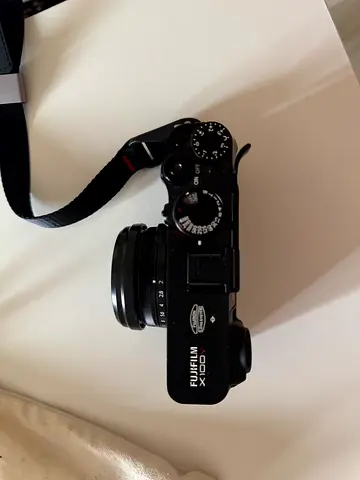 Fujifilm X100V