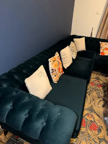 I’m selling a dark green velvet accent sofa set and armchair that I’ve had for about 1–2 years.