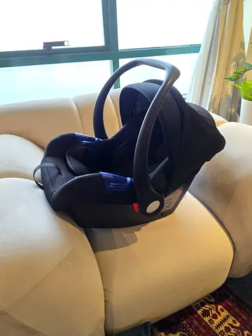 Newborn / baby car seat in New condition