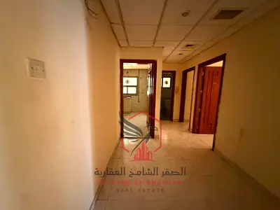غرفتين وصالة مع بلكونة مطبخ واسع تكييف مركزي 2 حمام 4 شيكات تأمين شيك لا يصرف سكن عائلي مقابل الديوان الملكي قرب مخرج دبي