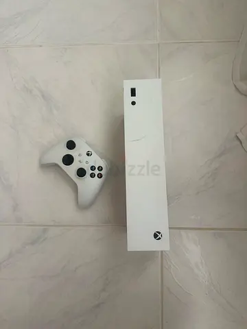 Xbox Series S console with wireless controller - clean, working condition