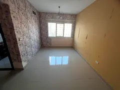 Two bedrooms and a living room, two bathrooms, central air conditioning, close to the Chinese market
