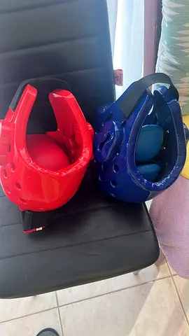 Pair of kids/adult Taekwondo sparring gloves and headguards - red and blue