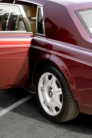 2011 ROLLS-ROYCE PHANTOM — миниатюра 17