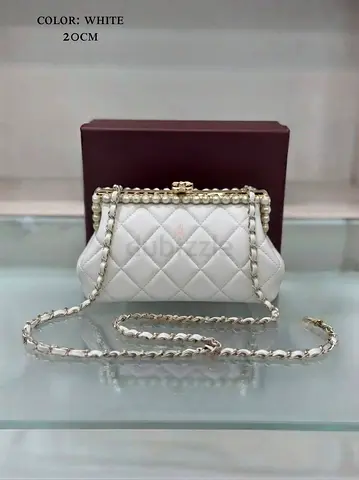 Chanel White quilted leather chain shoulder bag - 20cm
