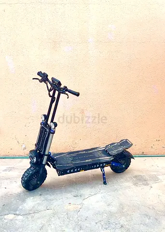 Dual‑motor Electric Scooter with Dual Suspension and LED Indicators سكوتر