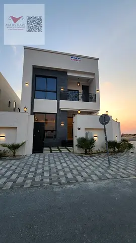 تملك فيلا كورنر تشطيب اوروبي مساحة جدا واسعة تملك حر لجميع الجنسيات !