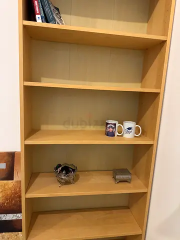 Light wood 5-shelf bookcase / display unit - good condition