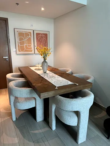 Dining Table – Excellent Condition